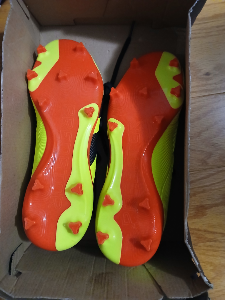 Predator league Soccer Cleats - Size 8