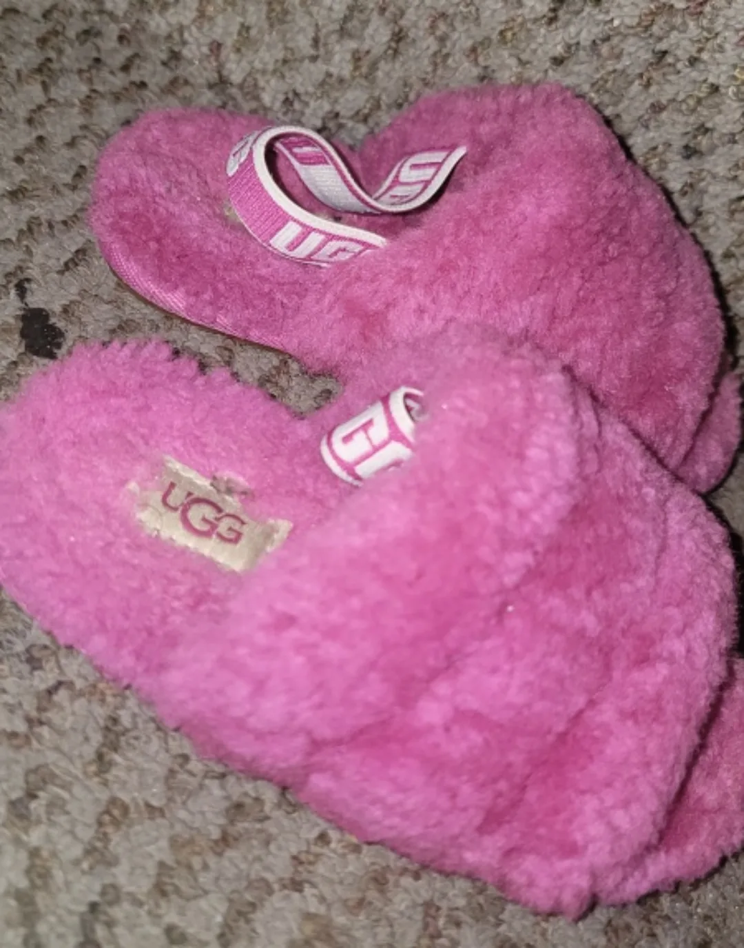 Kids UGG Pink Fluff Yeah Slides Size 8 image indicator(3)