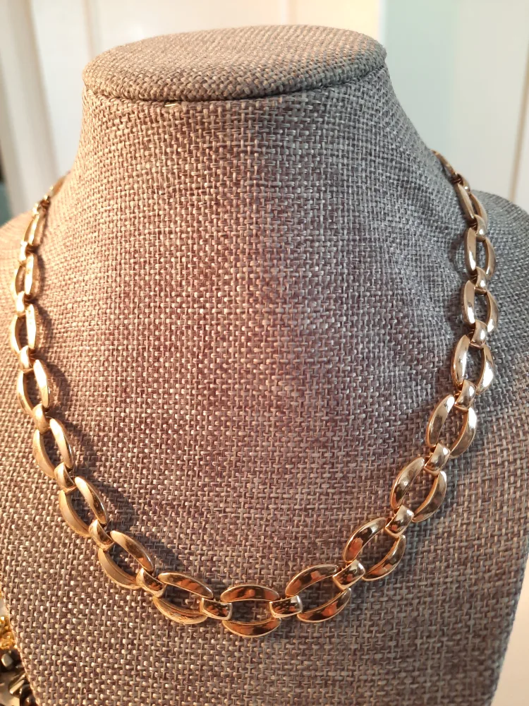 Necklace Set - Gold Toned image indicator(9)