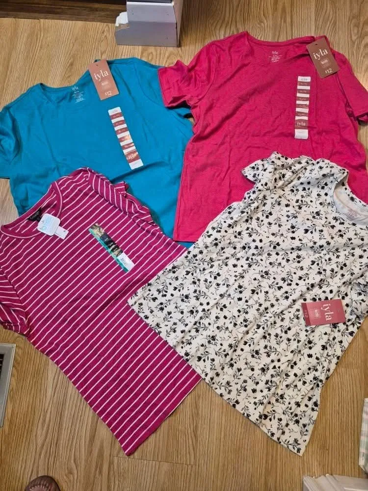 Iyla & George XL/TG T-Shirts - New with Tags! PRICE FOR ALL thumbnail