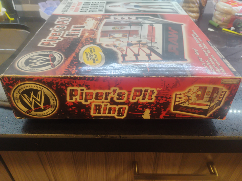 WWE Piper's Pit Ring with Roddy Piper Action Figure - photo 3