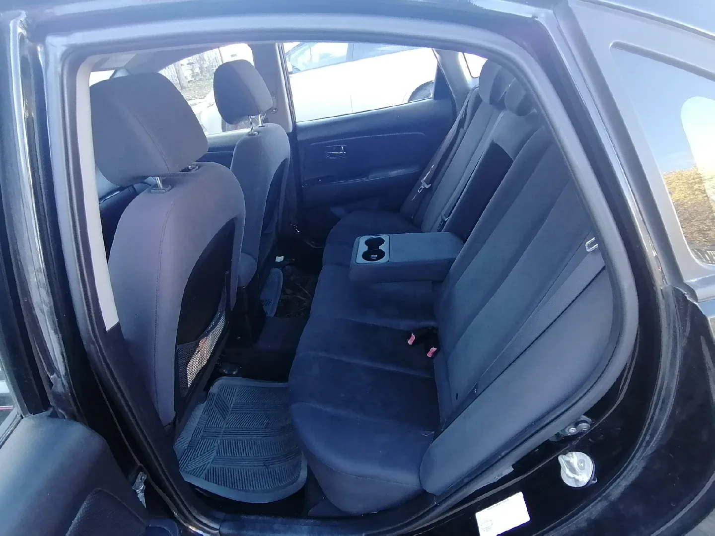 Hyundai Elantra - Black Sedan image indicator(6)