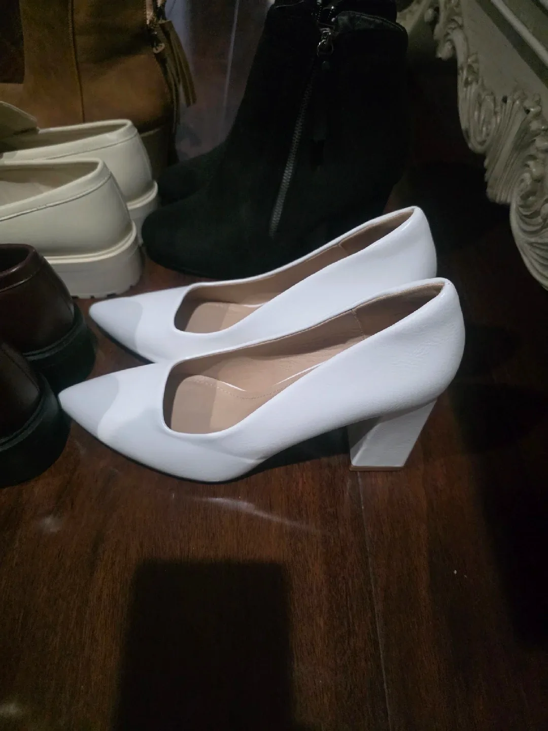 Variety of Women's Shoes image indicator(2)