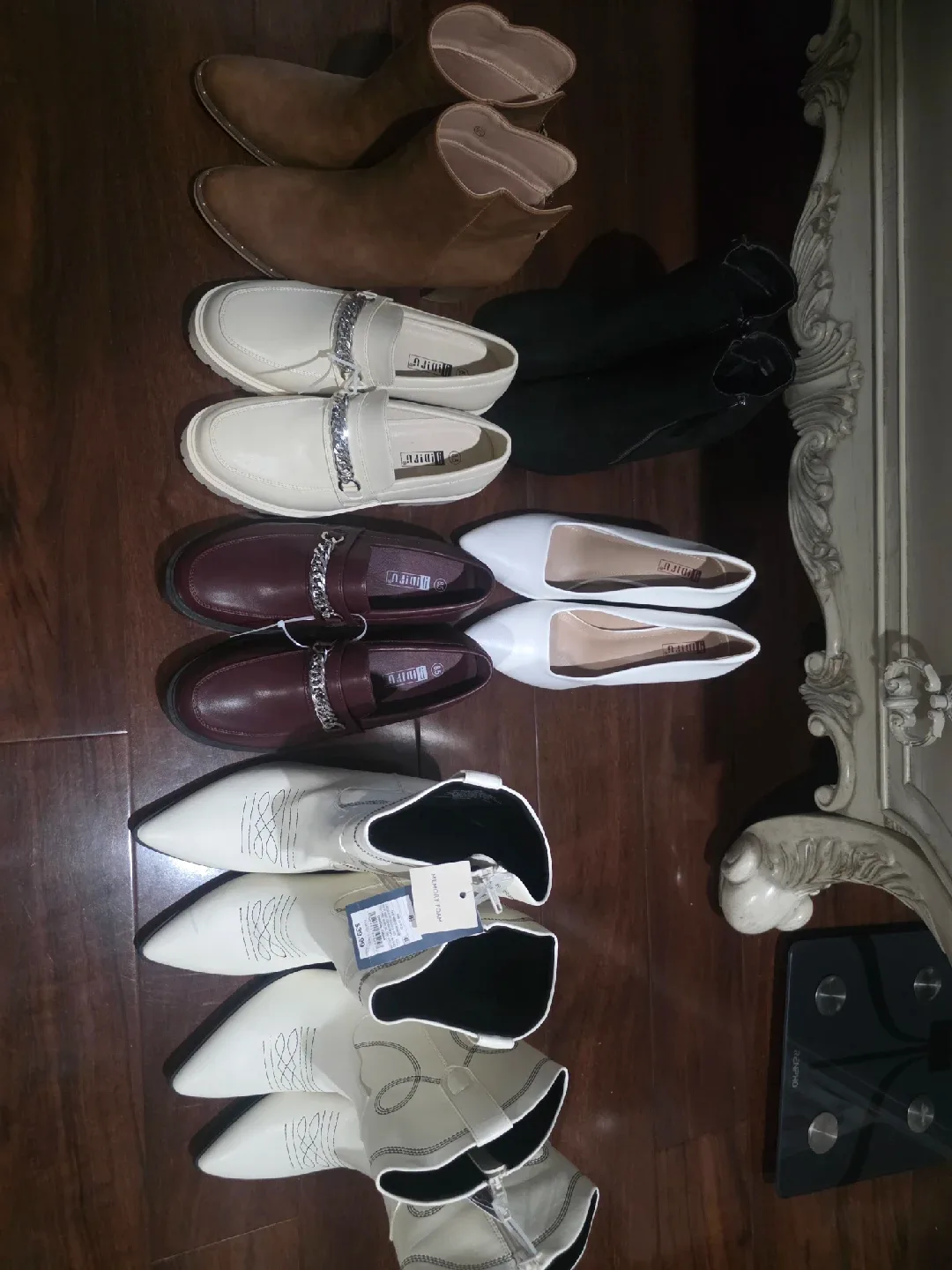 Variety of Women's Shoes image indicator(3)