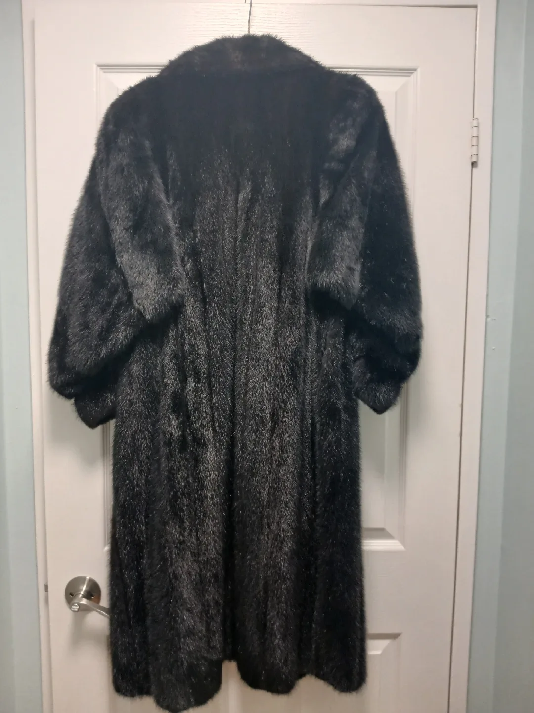 Black mink Fur Coat image indicator(3)