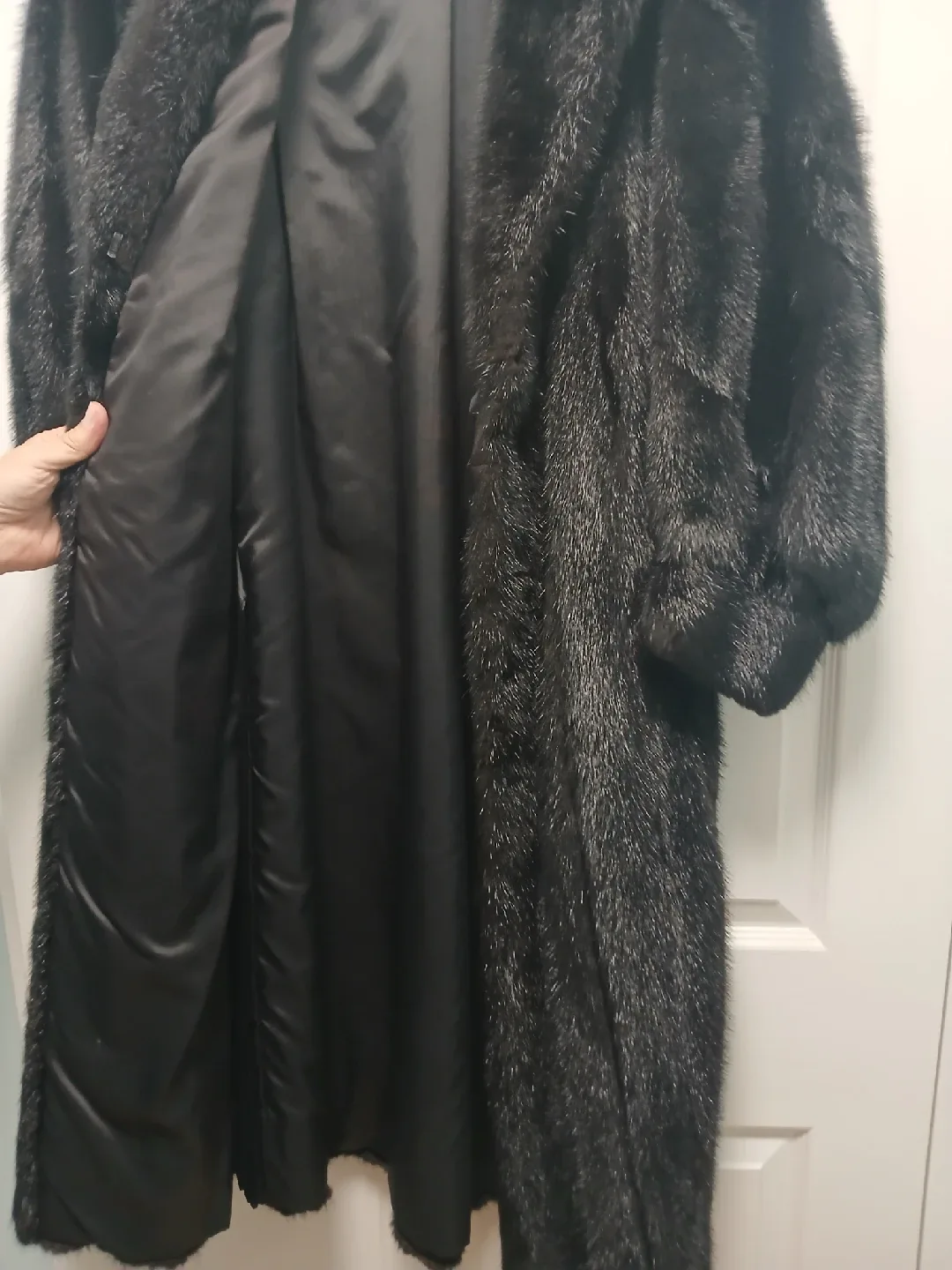 Black mink Fur Coat image indicator(4)