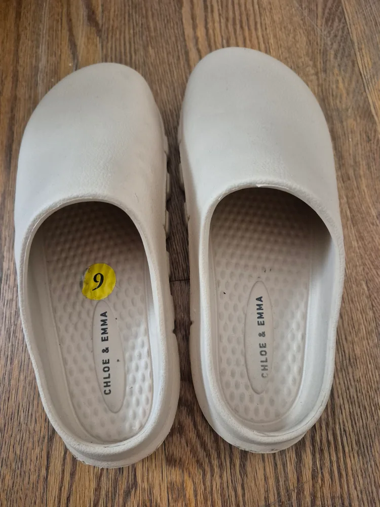 Chloe & Emma Clogs - Size 9 image indicator(3)