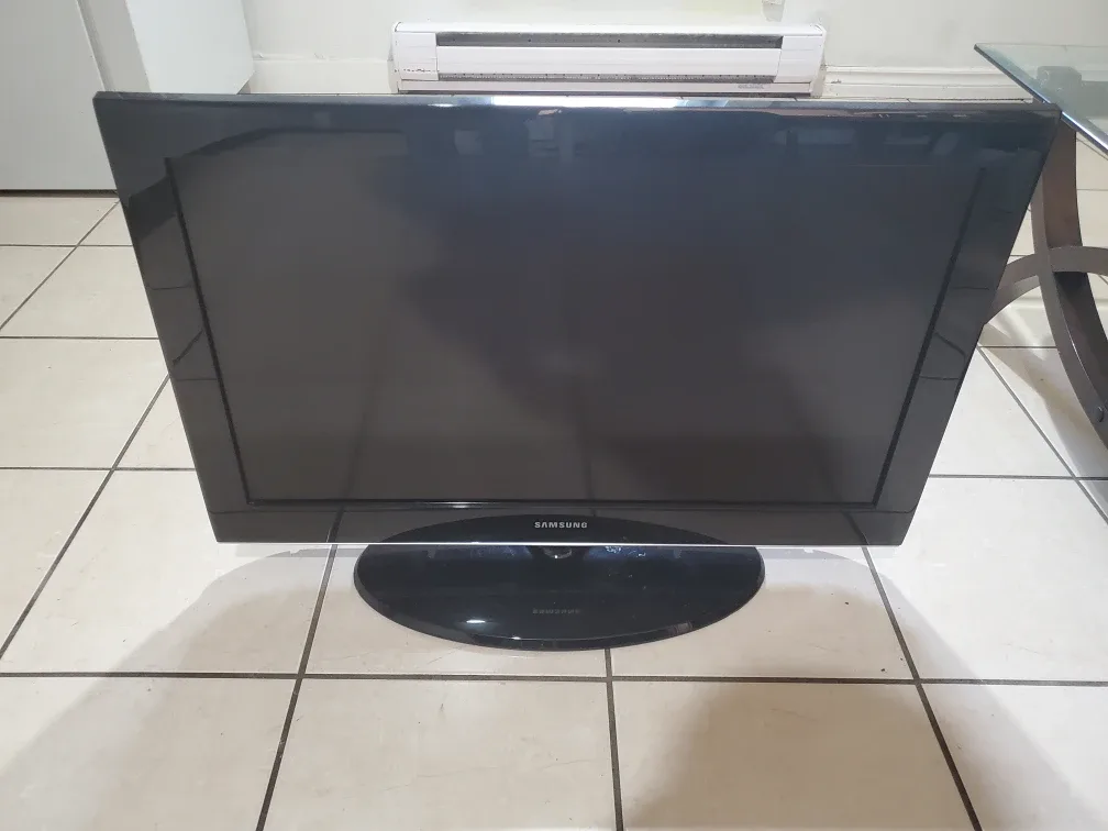 Samsung TV - LCD Black (Rotating Base) image indicator(2)