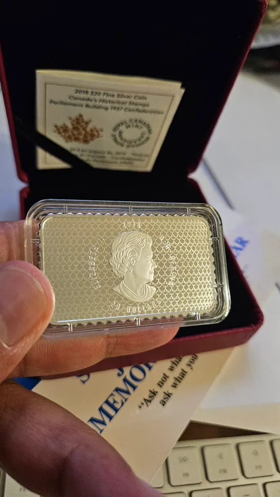 2018 $20 Fine Silver Coin - Canada's Parliament Building image indicator(2)