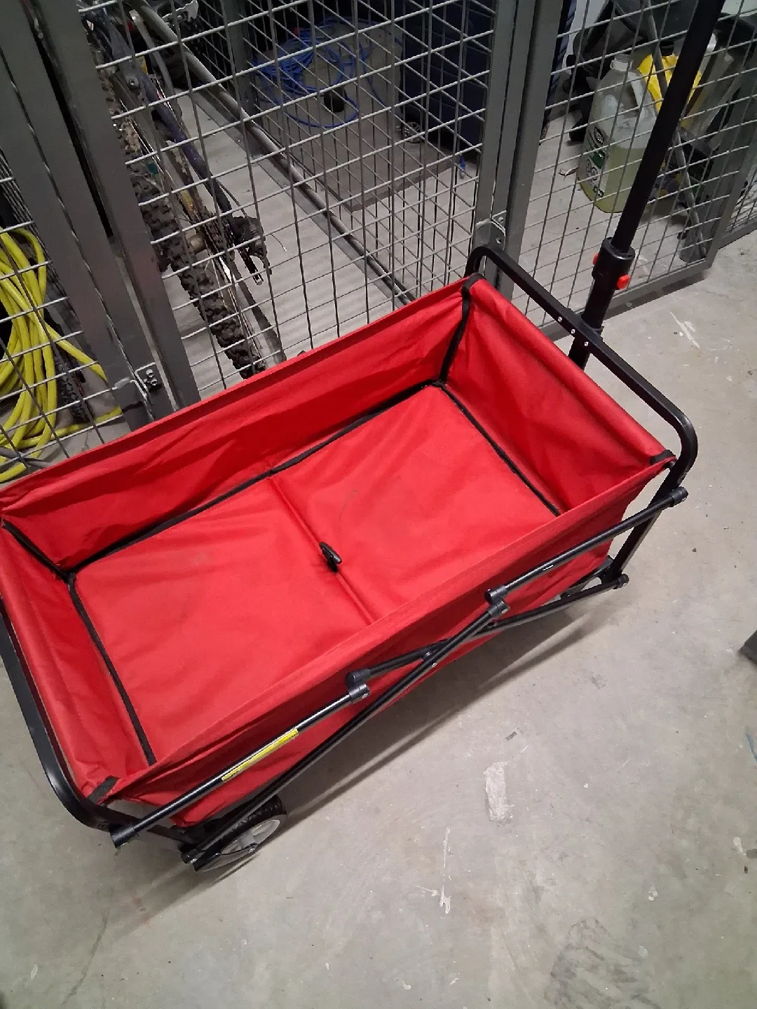 Red Collapsible Utility Wagon image indicator(2)