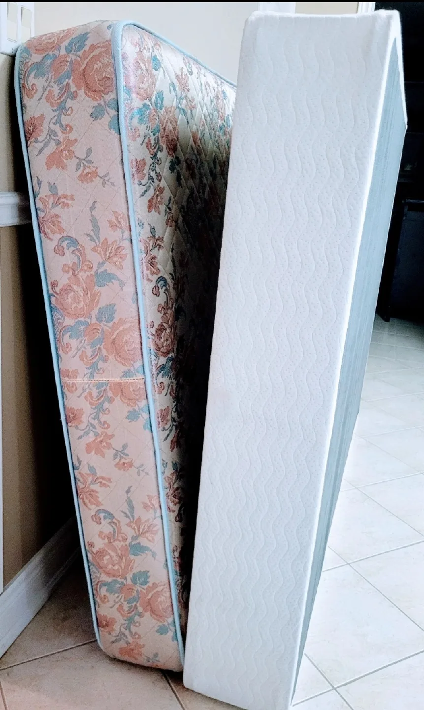 Mahogany Wood Bedroom Set image indicator(8)