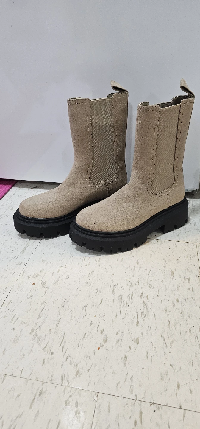 New brand H&M Beige Suede Chelsea Boots Size 6