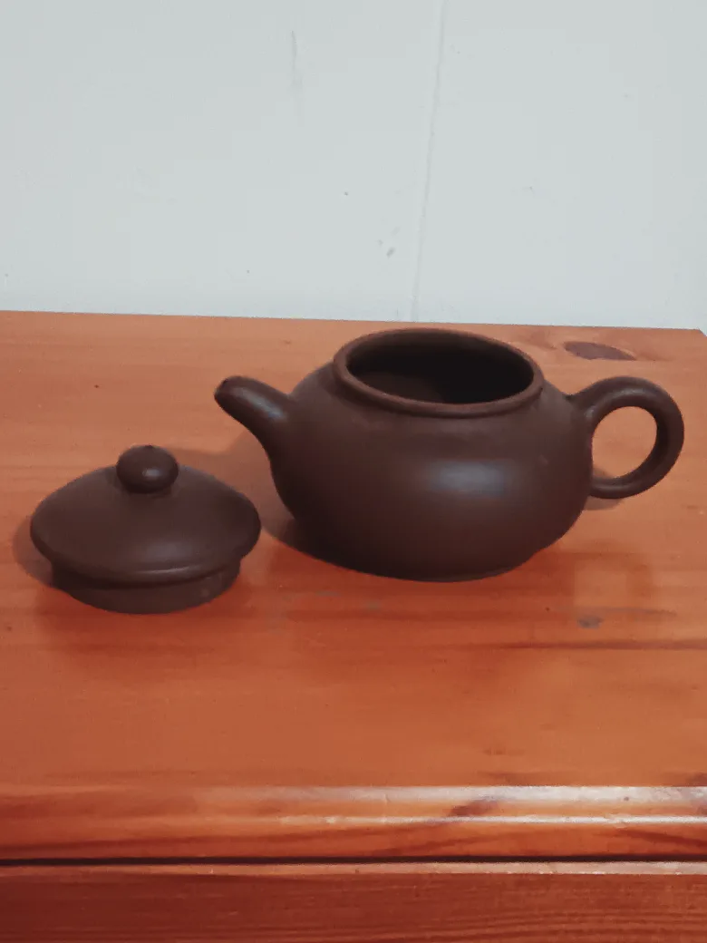 Brown Ceramic Teapot with Lid image indicator(2)