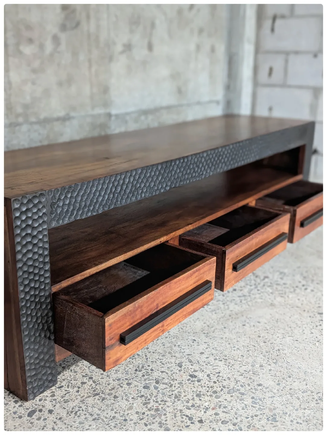 Media Unit/Sideboard/Credenza image indicator(3)