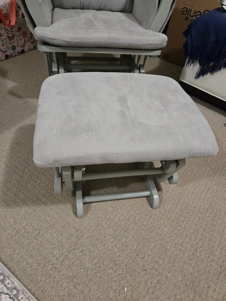 storkcraft rocking chair and ottoman image indicator(2)