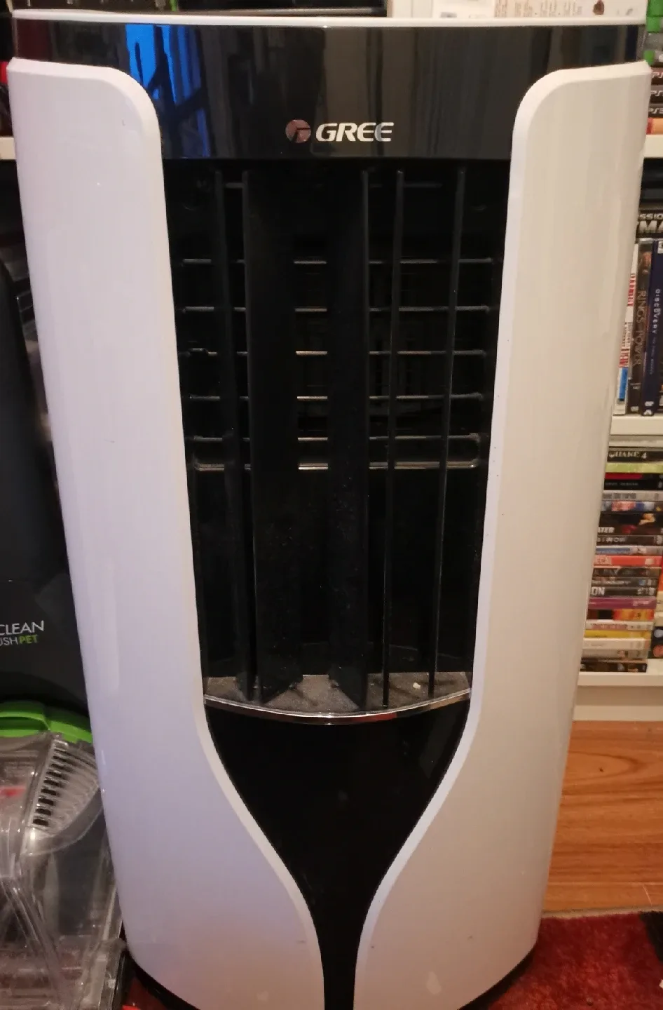 Gree 12 000 btu Portable AC unit thumbnail