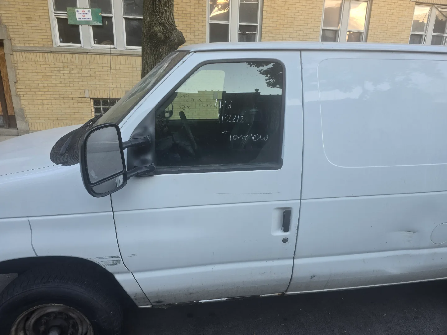 Ford Econoline Cargo Van image indicator(4)