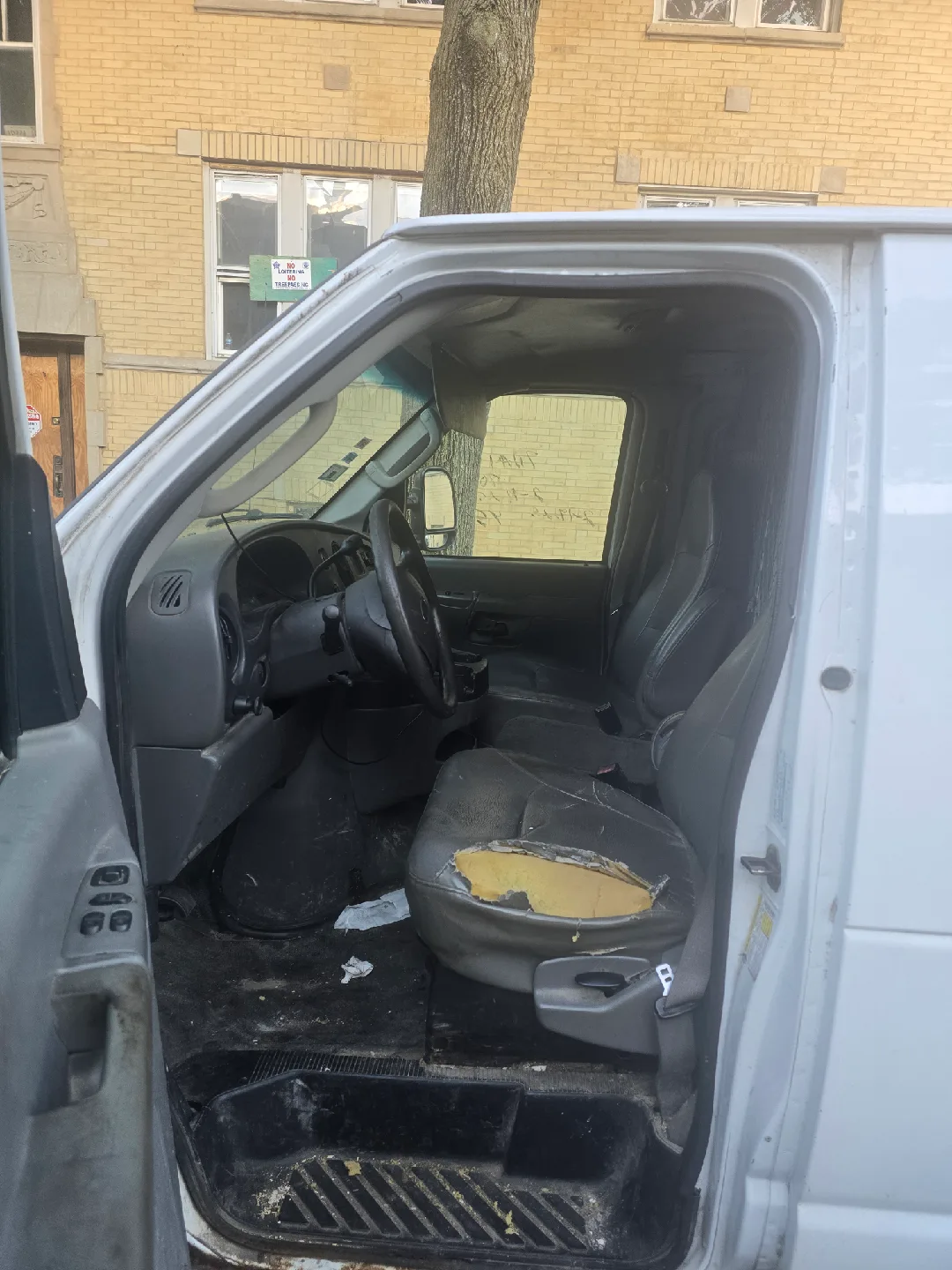 Ford Econoline Cargo Van image indicator(7)