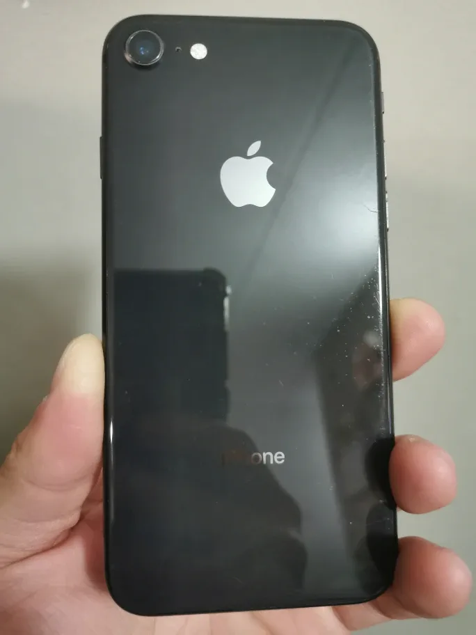 iPhone 8 64G Black Unlocked image indicator(2)