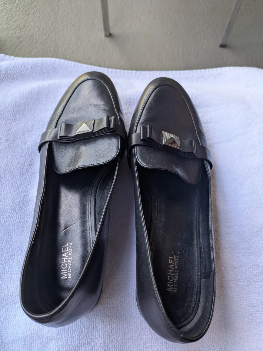 Michael Kors Black Leather Loafers Size 8.5 image indicator(6)