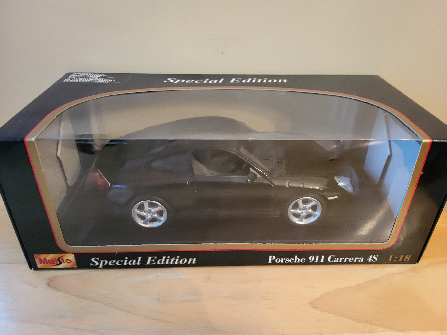 Maisto Porsche 911 Carrera 4S 1:18 Scale in original box. - photo 2