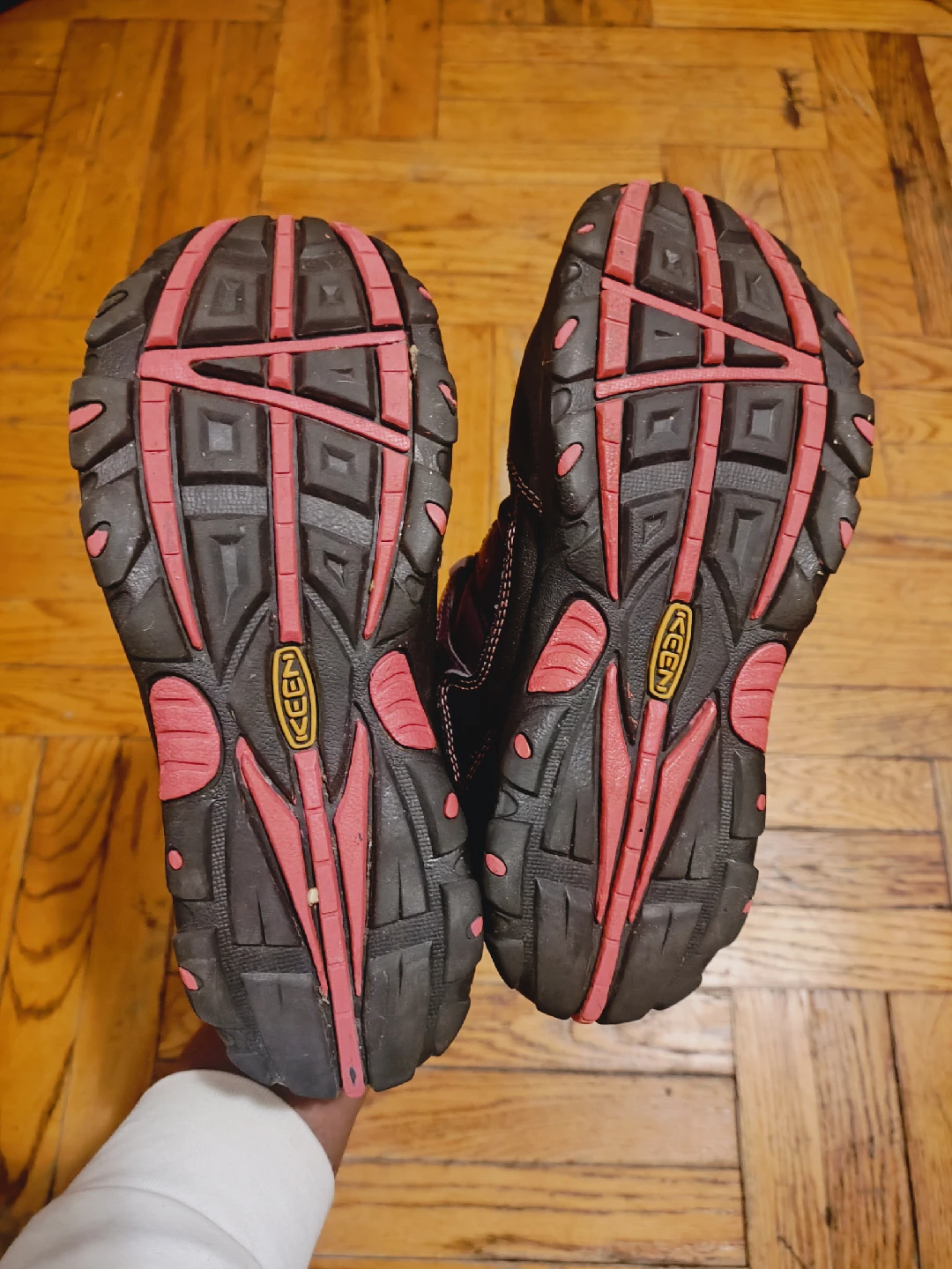 KEEN Kids' Hiking Boots Purple- Size 4 Used Great condition - photo 3