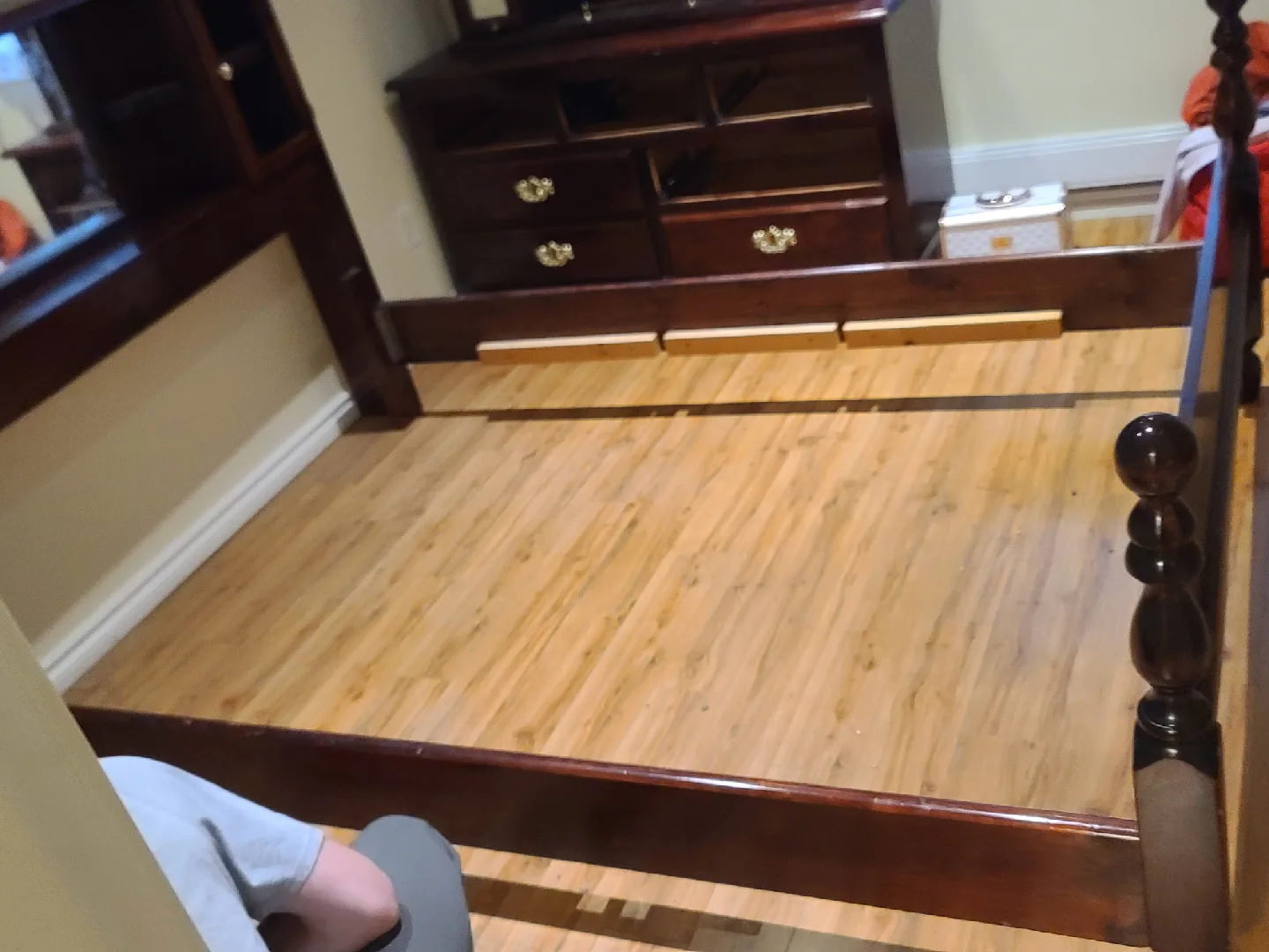 Dark Wood Queen Size Bed Frame with Headboard image indicator(2)