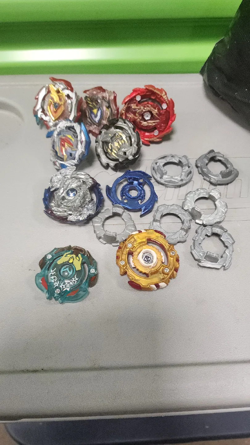 Beyblade Lot image indicator(4)