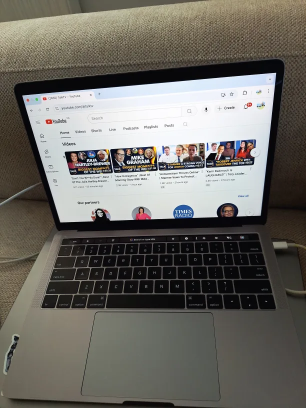 Apple Macbook Air image indicator(10)