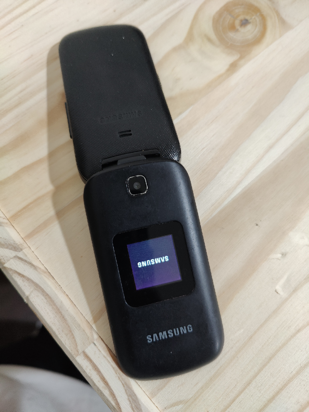 Samsung senior Flip Phone - photo 3
