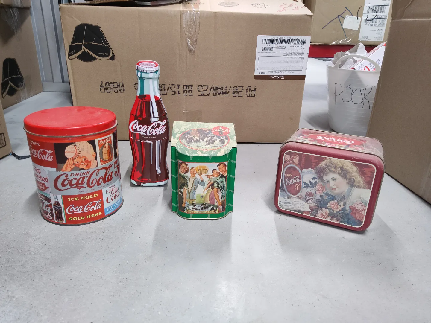 Coca-Cola Popcorn Machine & Collectible Tins image indicator(5)