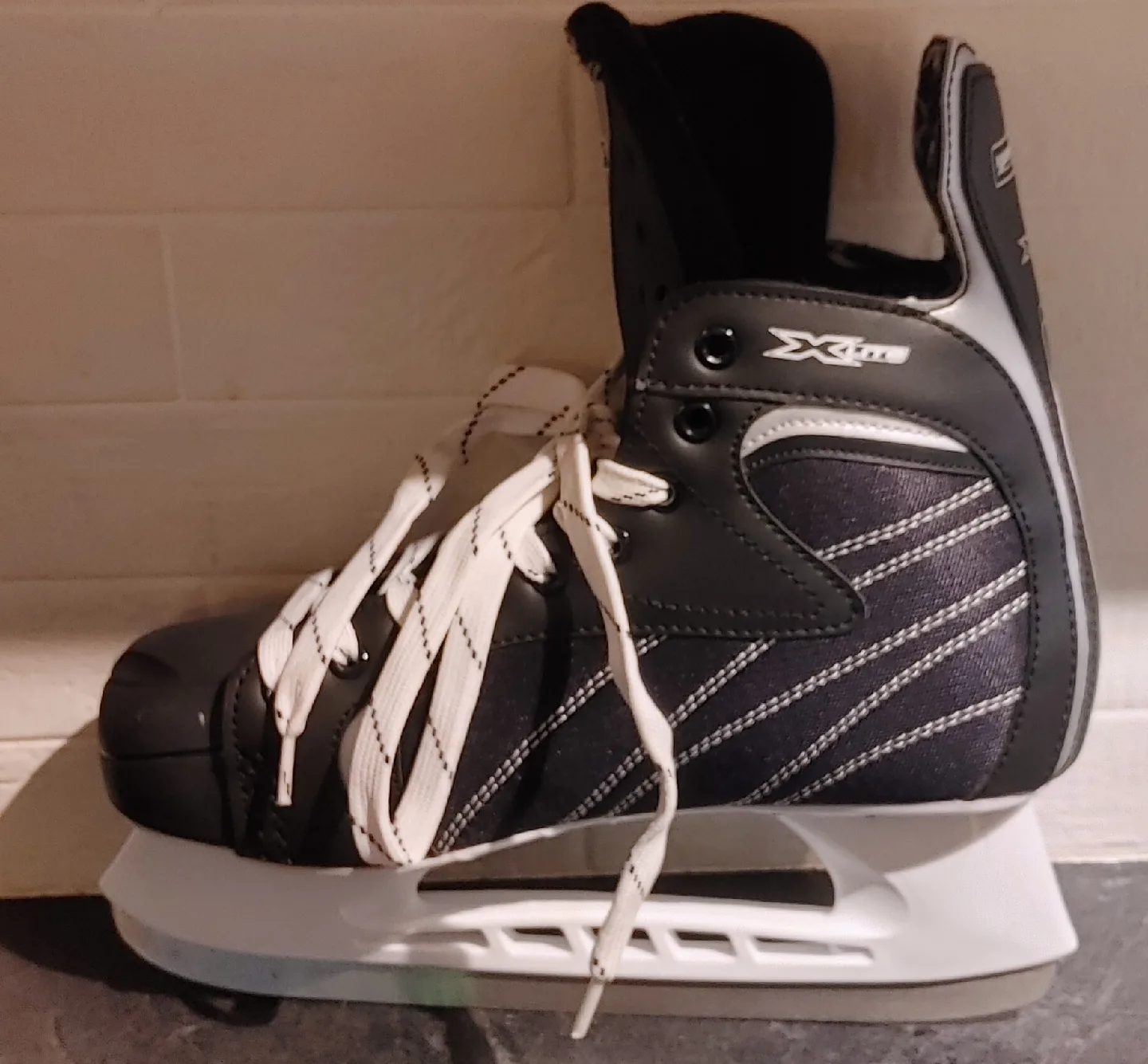 Mens Hockey Skates thumbnail