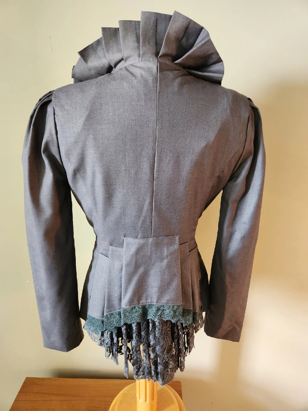 Grey Ruffled Victorian revival fitted Jacket - photo 3