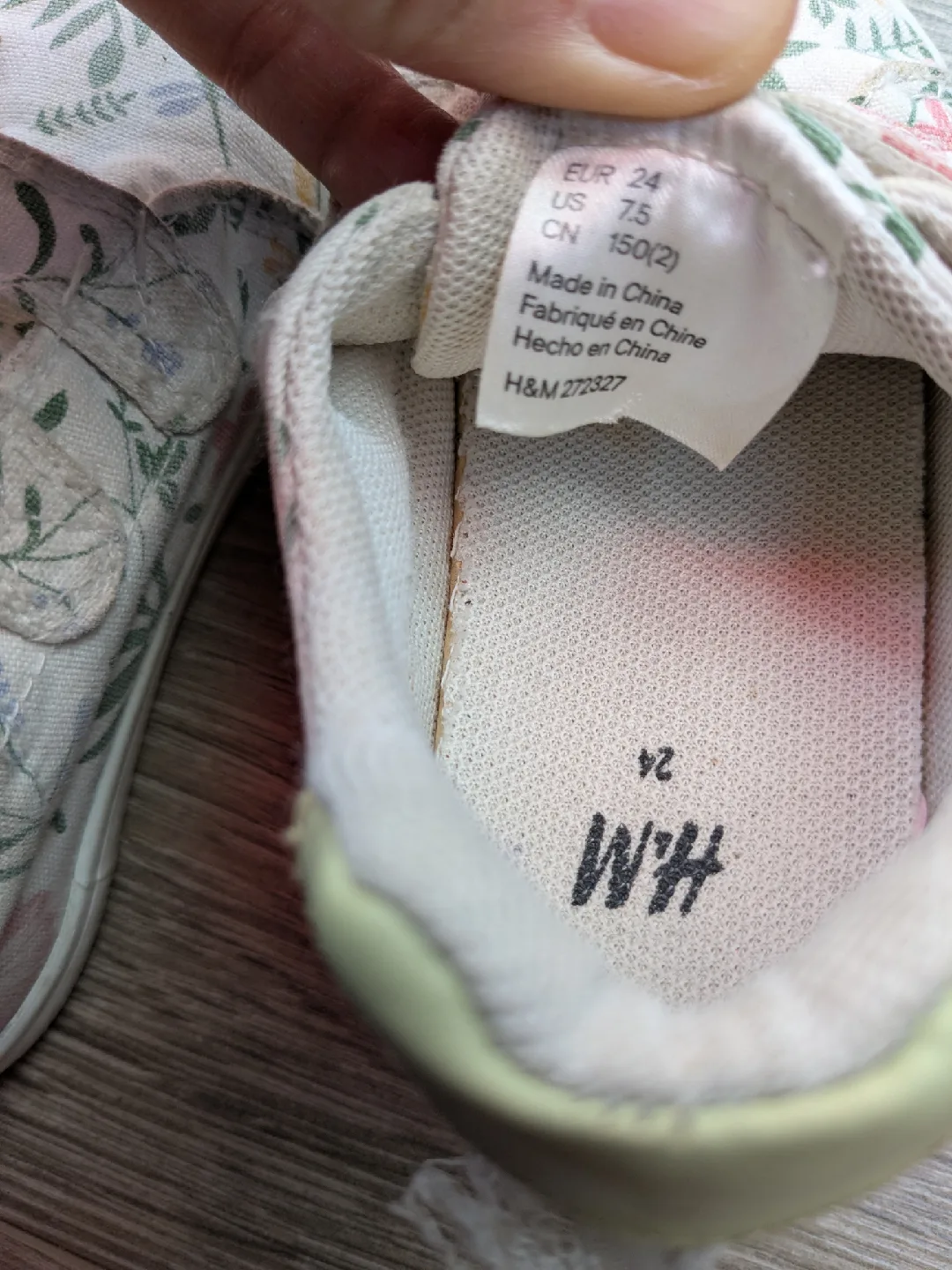 Toddler Shoes $４ each or $1２ for pairs of shoes image indicator(6)