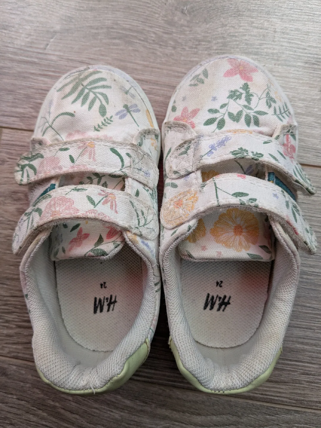 Toddler Shoes $４ each or $1２ for pairs of shoes image indicator(7)