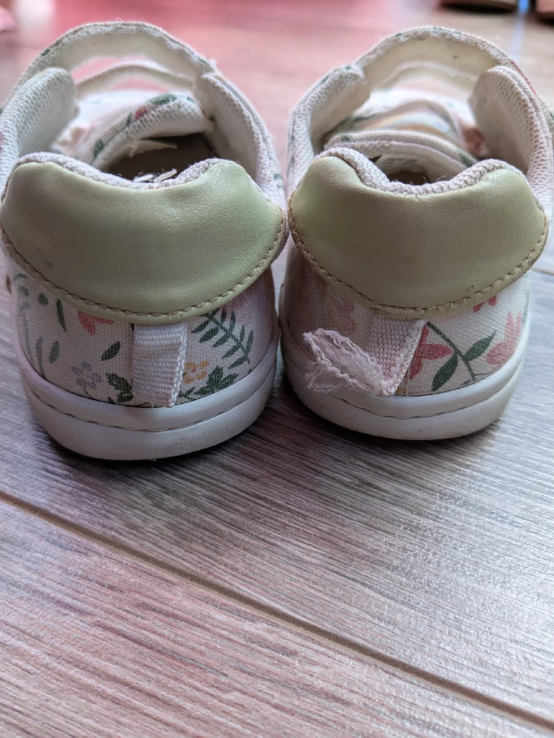 Toddler Shoes $４ each or $1２ for pairs of shoes image indicator(8)