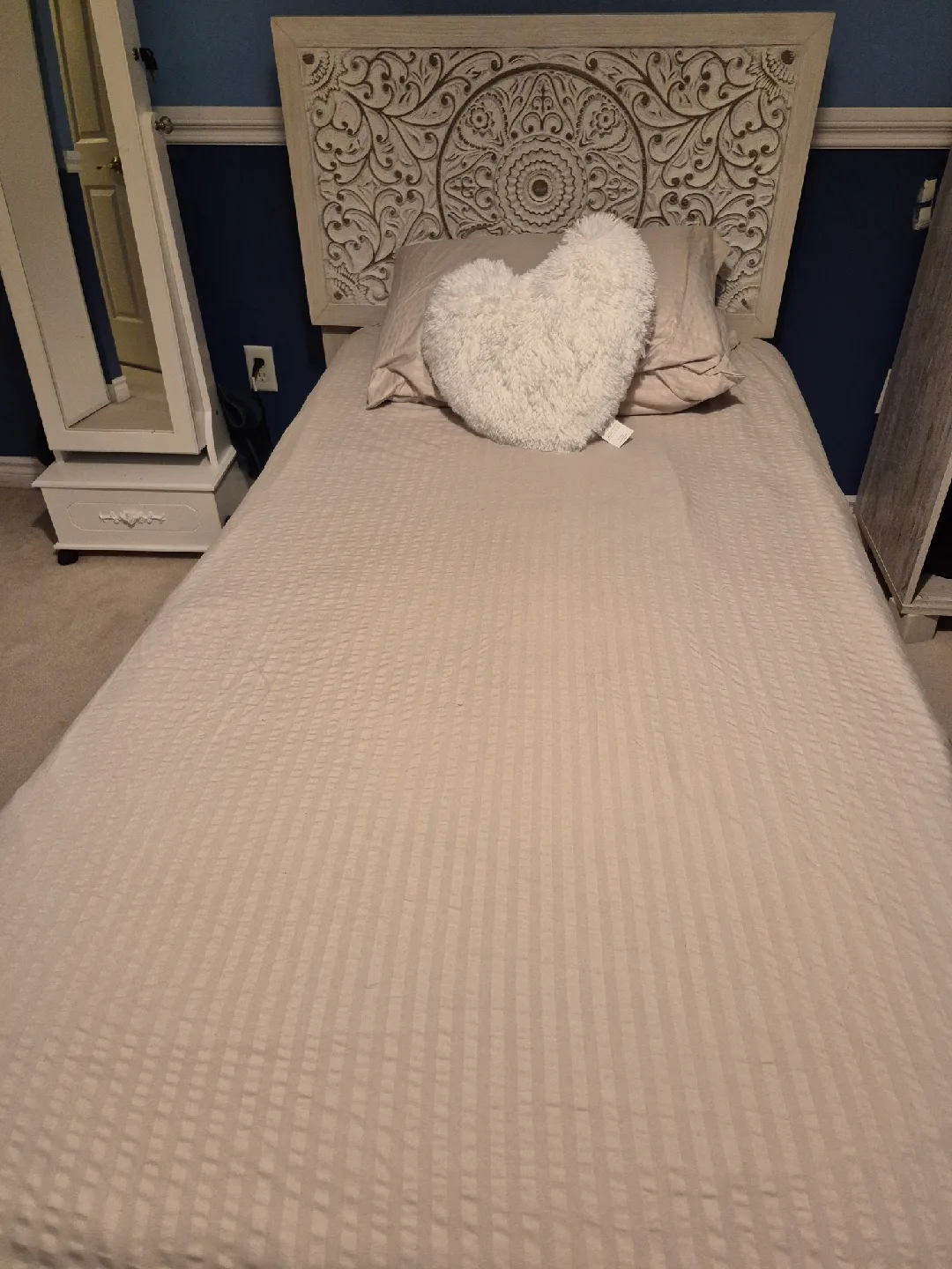 Ashley Paxberry 3 Piece Twin Panel Bed with box spring image indicator(2)