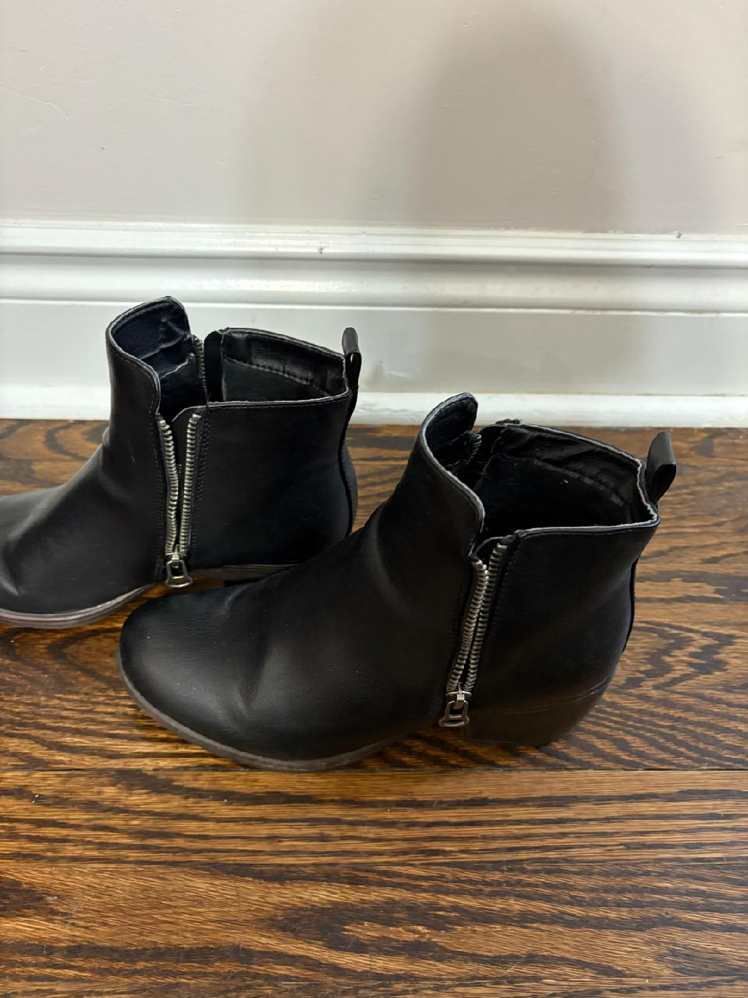 Taxi Black Ankle Boots Size 7 - photo 2