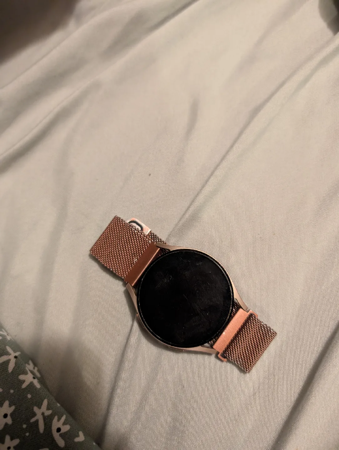 Samsung Galaxy Watch 4 - Rose Gold with bands image indicator(3)