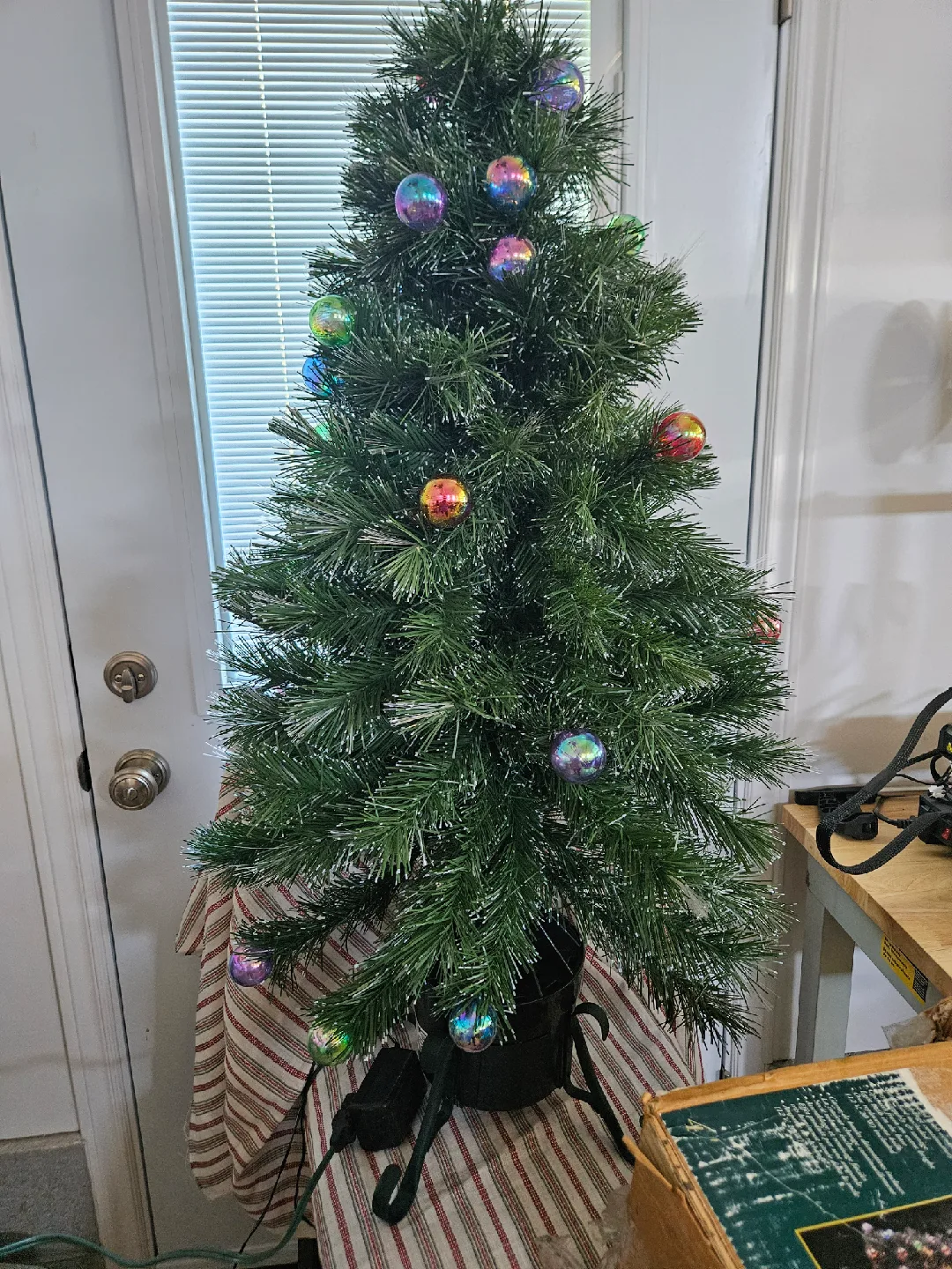 Fiber Optic Christmas Tree with Ornament Balls image indicator(6)