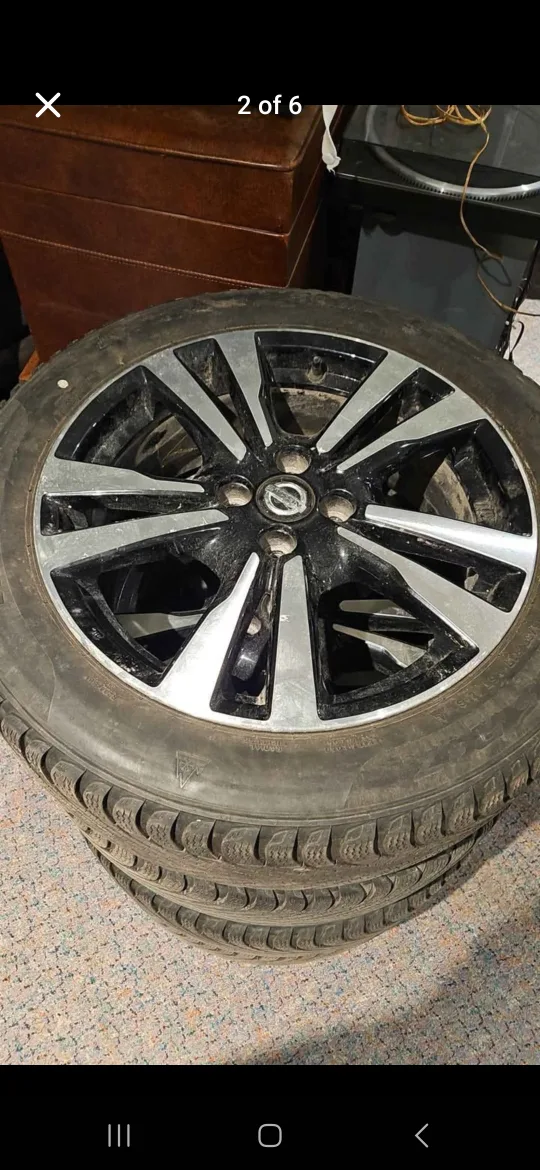Nissan ALLOY Rims with Winter Tires 205/55R17 image indicator(2)