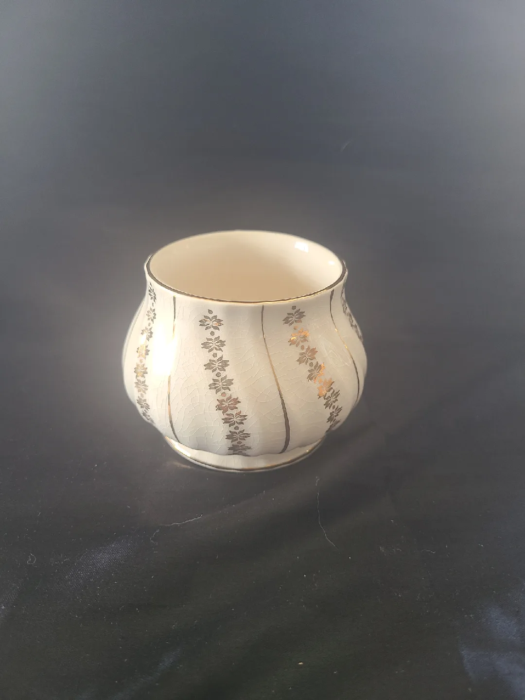 Vintage Sadler Tea Set - Teapot, Creamer, Sugar Bowl image indicator(3)