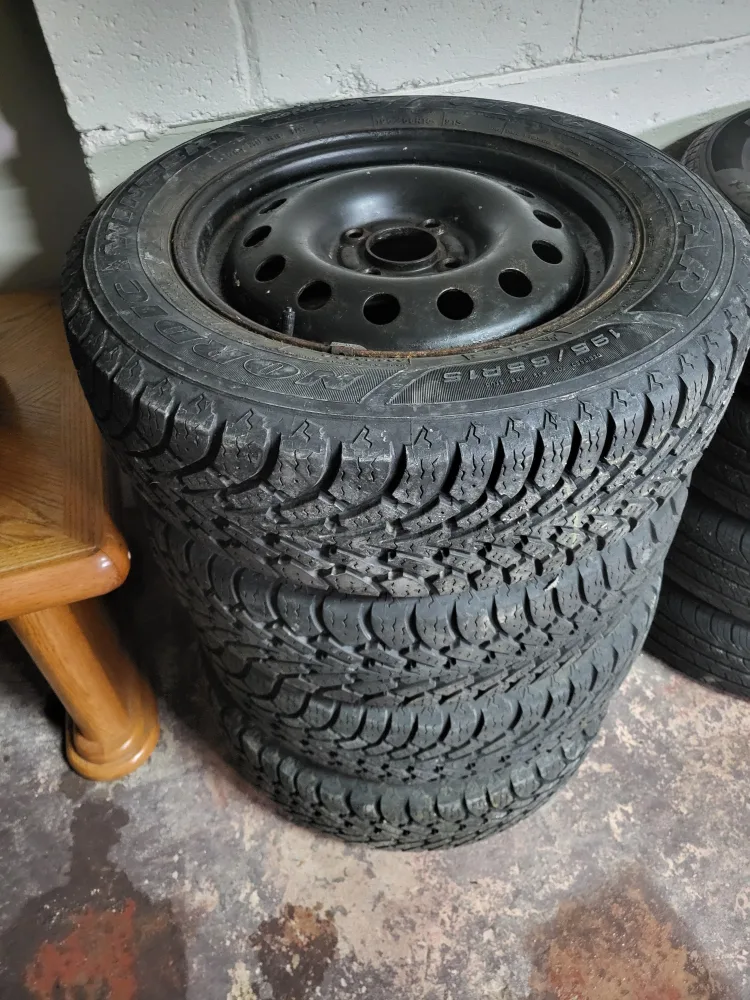 Set of 4 Winter Tires 195/65R15 image indicator(3)