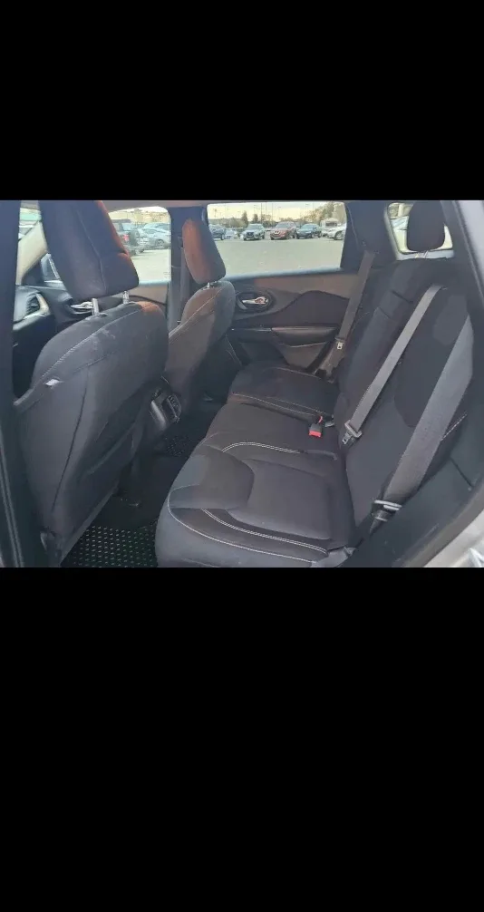 2018 Jeep Cherokee North image indicator(10)