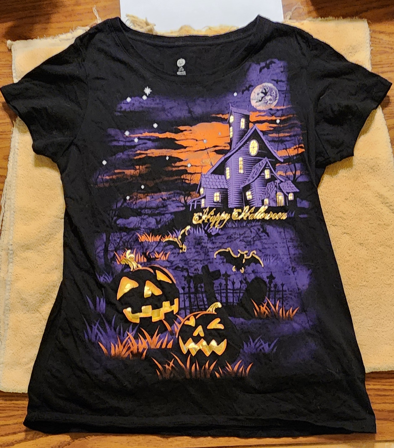 Happy Halloween t-shirt - Size: Large