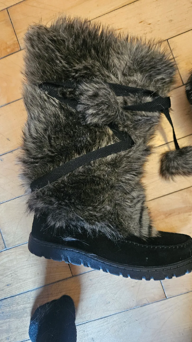 Eddie Bauer Faux Fur Winter Boots - Size 7.5 thumbnail
