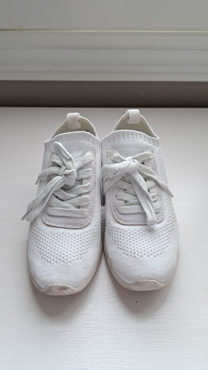 Askya White Knit Sneakers Size 5