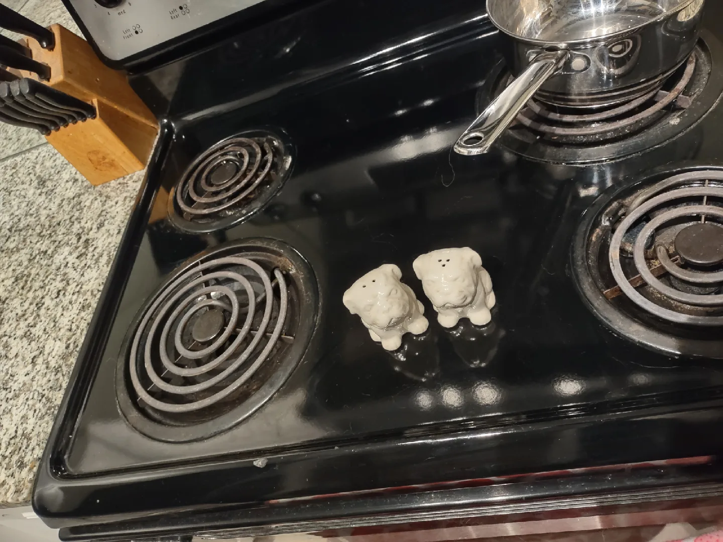 Dog Salt & Pepper Shakers image indicator(3)