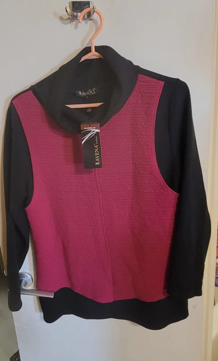 Lavena Fashion Top- New with Tags! thumbnail