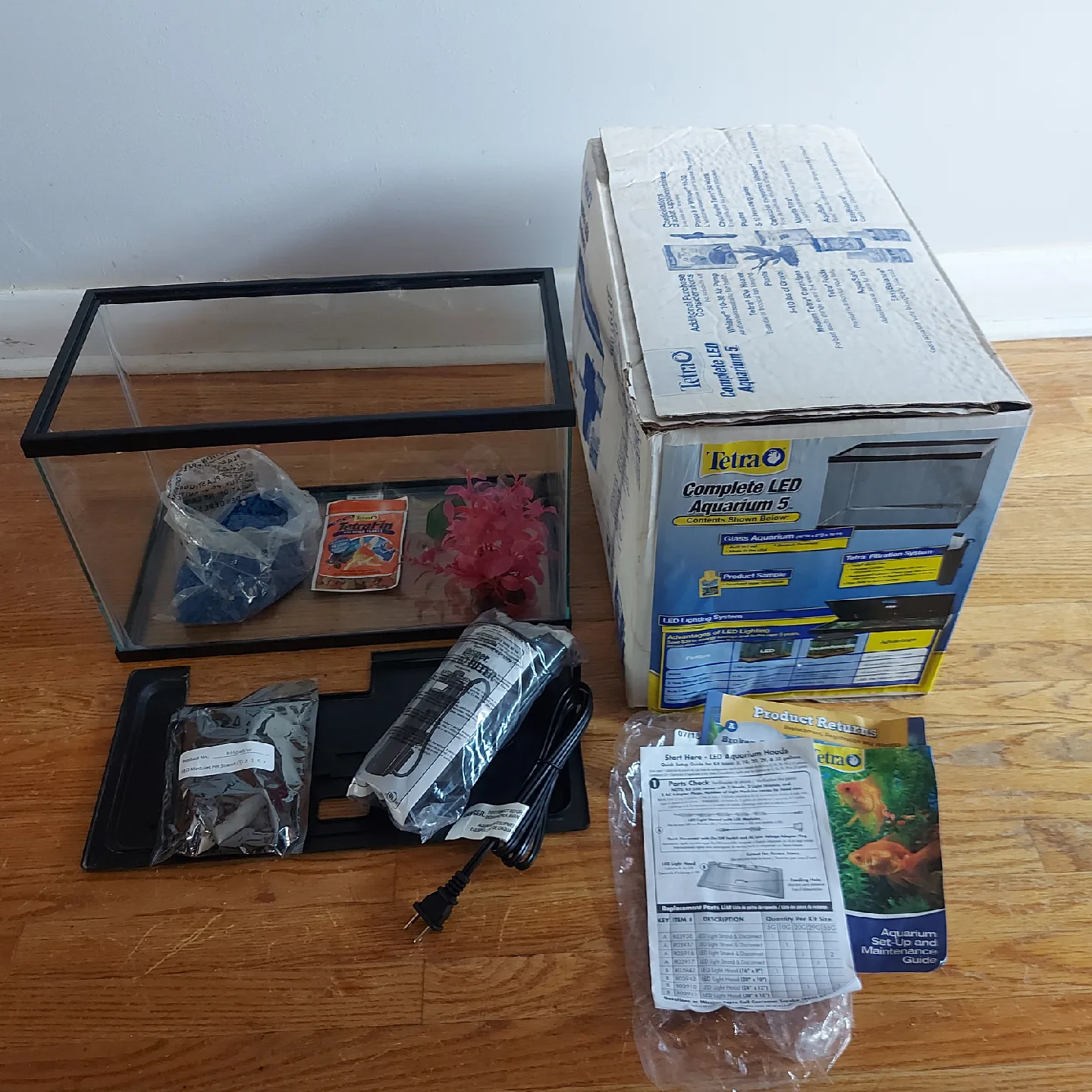 Tetra 5 Gallon Aquarium Starter Kit image indicator(2)